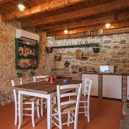Thestonehouse *